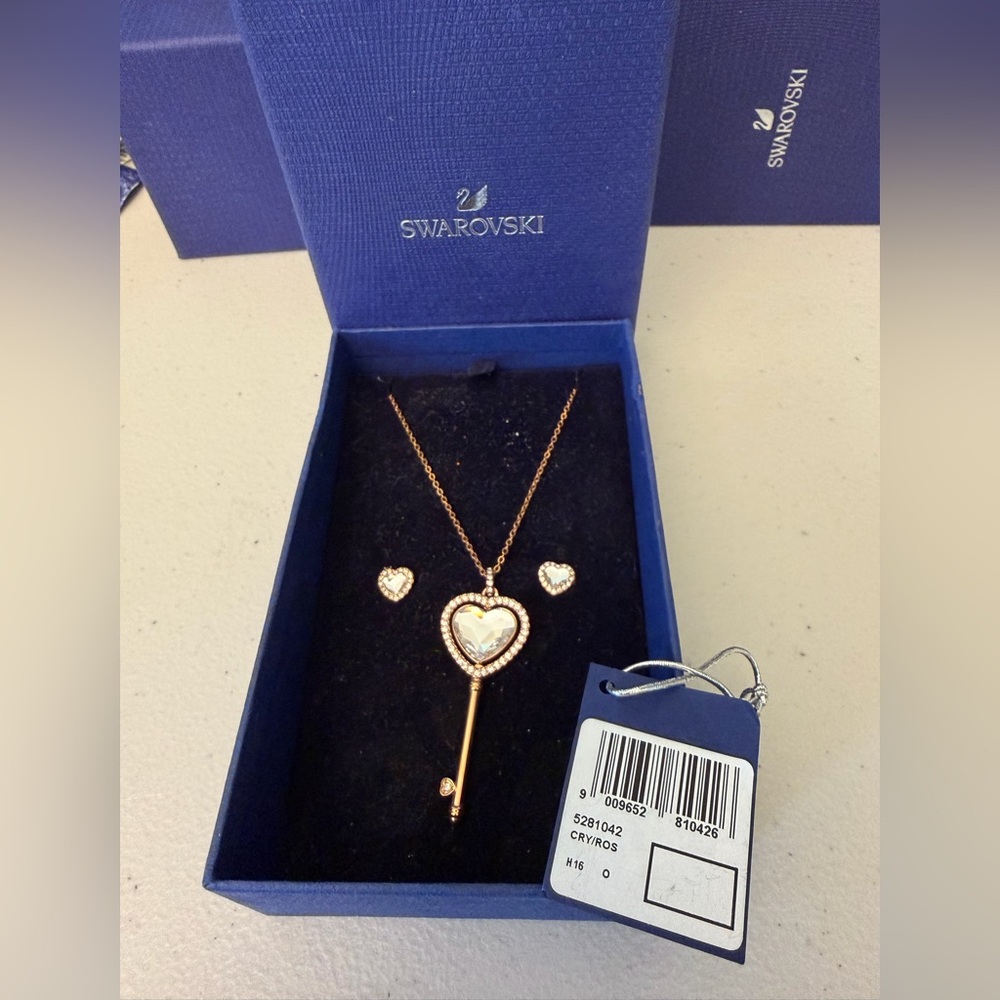 New SWAROVSKI Engaged Heart Set Crystal Necklace & Earrings 5281042